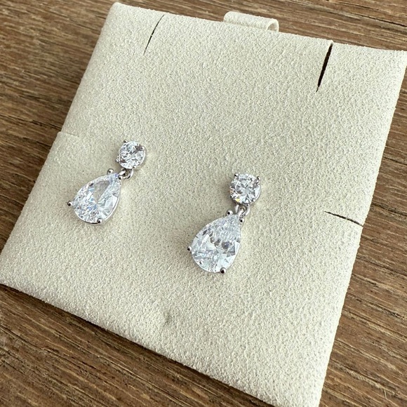 Elegant Cubic Zirconia Silver Teardrop Earrings - Picture 1 of 3